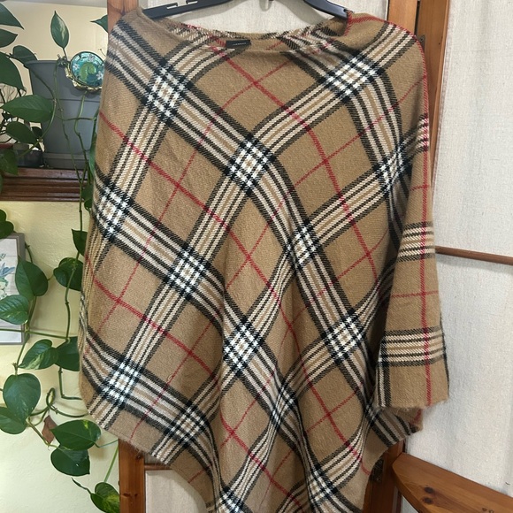 V-Fraas Nova check style Poncho - Picture 1 of 3